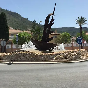 Con Barbacoa, Chimenea Y Piscina En 